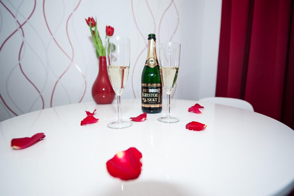 Honeymoon Ruterra Studio Прага Экстерьер фото